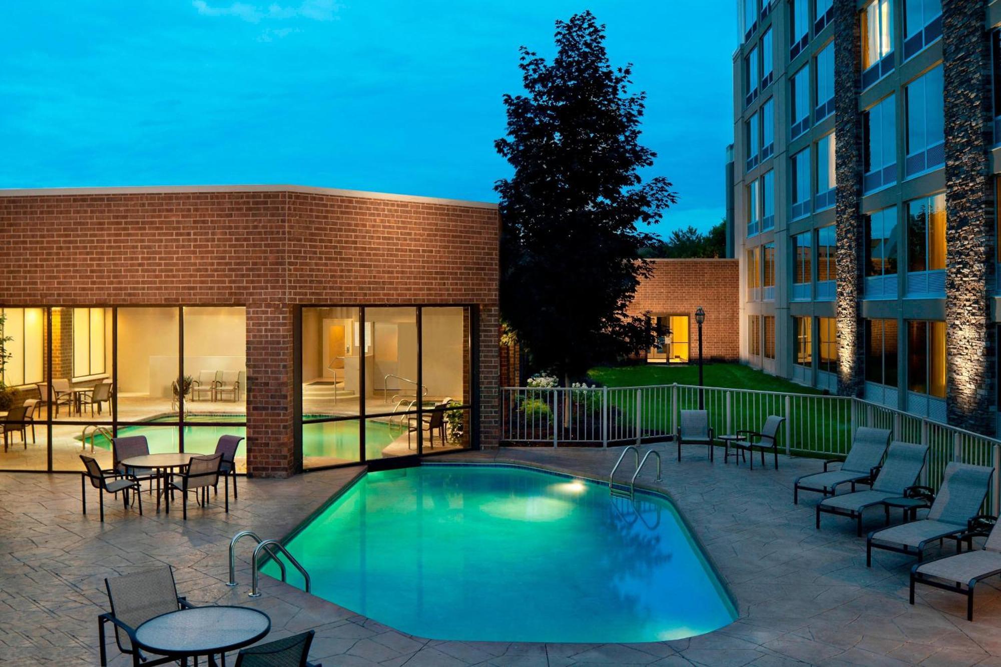 Sheraton Ann Arbor Hotel Exterior photo